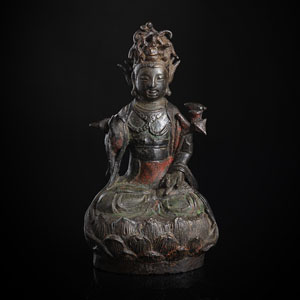 <b>Bronze des Guanyin auf einem Lotos mit Lackbemalung</b>