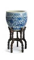 <b>A BLUE AND WHITE LOTUS CACHEPOT</b>