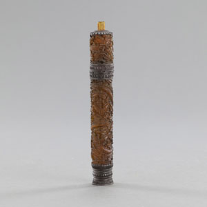 <b>A HORN AND AMBER INCENSE CASE</b> <b>A HORN AND AMBER INCENSE CASE</b>