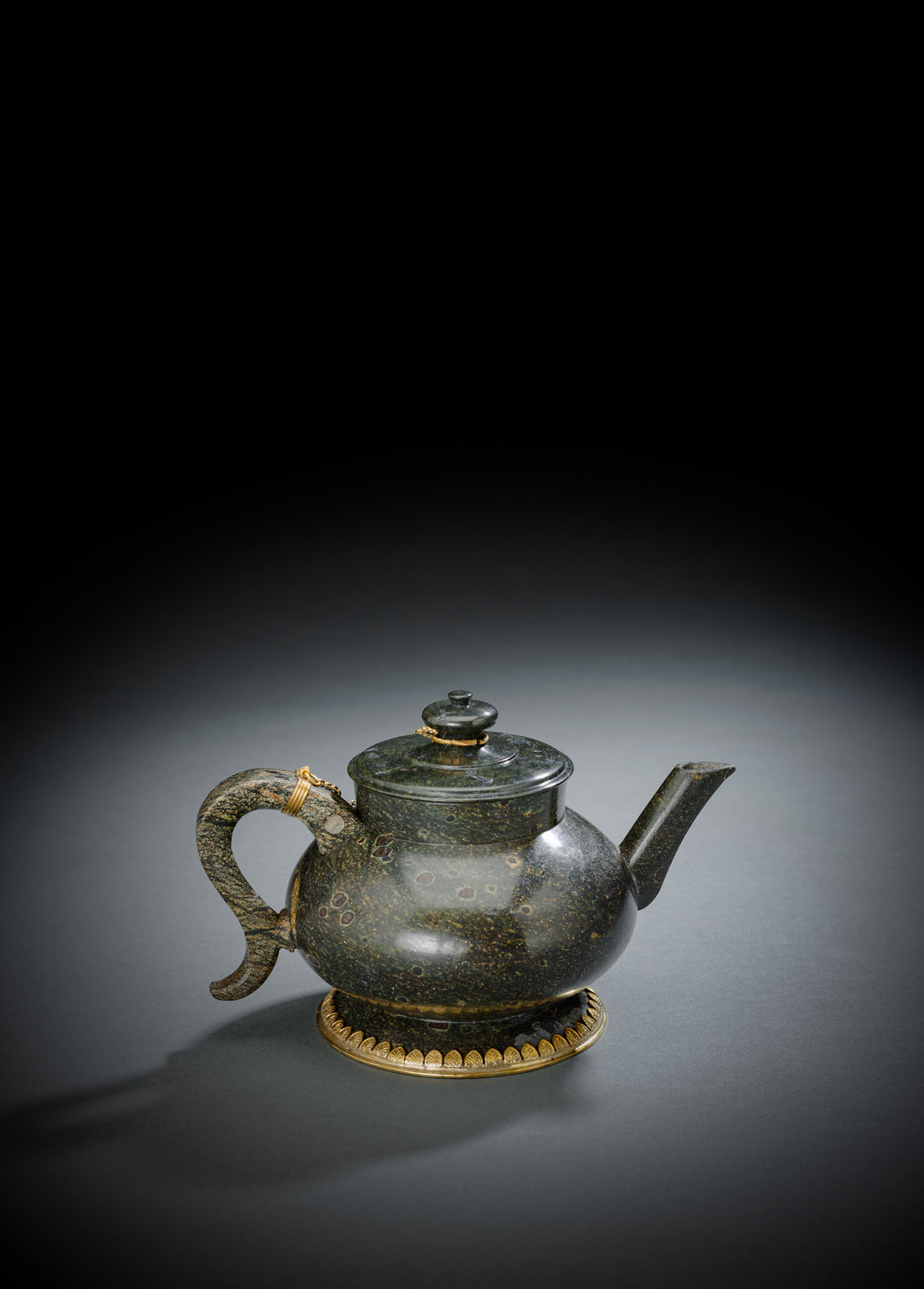 <b>A VERMEIL MOUNTED SERPENTINE TEAPOT AND COVER</b>