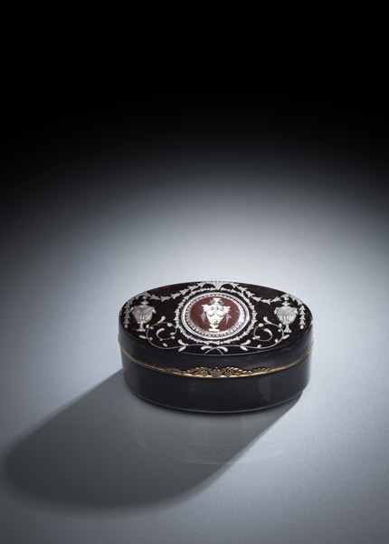 <b>A GILTBRASS MOUNTED AND SILVER INLAID TORTOISE SHELL SNUFF BOX WITH ENAMEL MINIATURE</b>