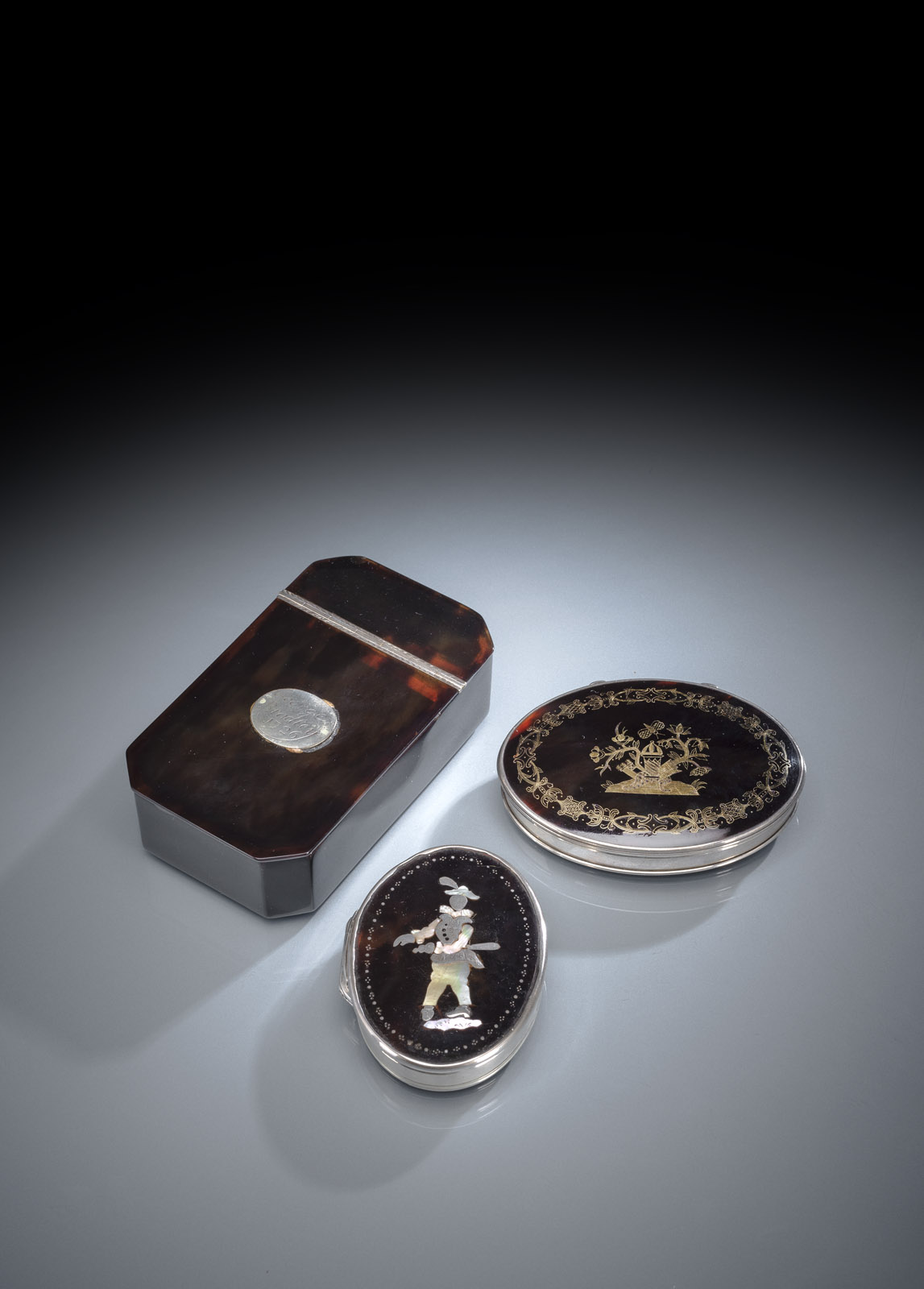 <b>THREE TORTOISE SHELL AND SILVER SNUFF BOXES</b>