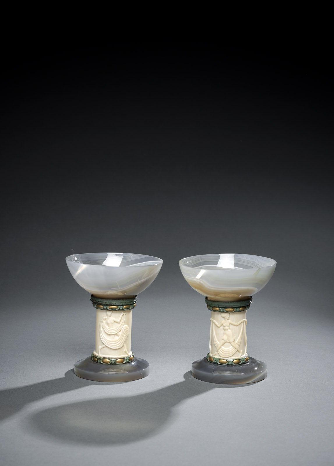 <b>A  PAIR OF METAL MOUNTED AGATE AND IVORY FOOTED BOWLS</b>